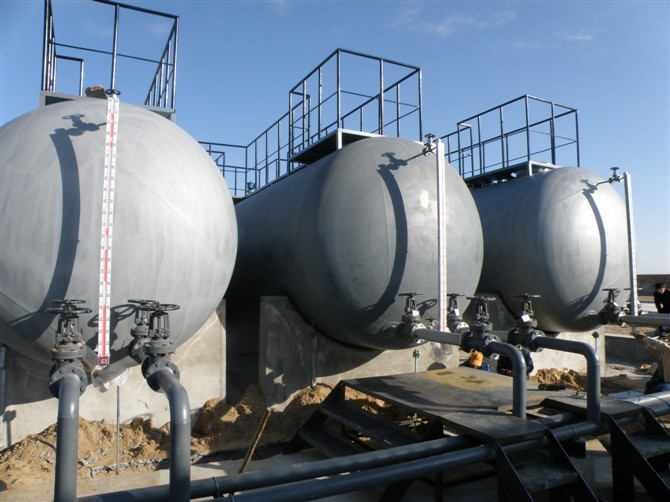 磁翻板液位計安裝現(xiàn)場